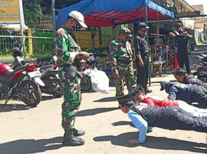 Tak Pakai Masker Saat ke Luar Rumah, Warga di Ciamis Dihukum Push Up