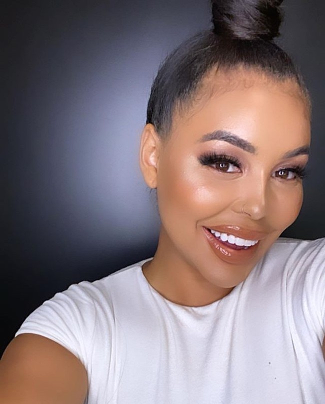 Zilla juga memiliki perawatan untuk selulit dan mengencangkan kulit. Selain itu, alisnya ditato, dan veneer gigi. Ia pun berharap semua bisa kembali normal agar dirinya bisa melakukan operasi plastik. Foto: Instagram