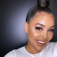 Zilla juga memiliki perawatan untuk selulit dan mengencangkan kulit. Selain itu, alisnya ditato, dan veneer gigi. Ia pun berharap semua bisa kembali normal agar dirinya bisa melakukan operasi plastik. Foto: Instagram