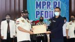 Sisihkan Gaji Wakil Rakyat untuk Berantas COVID-19
