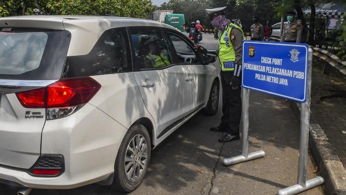 Pembatasan sosial skala besar (PSBB) di Bogor, Depok, Bekasi akan diberlakukan pada Rabu (15/4) besok. Berbagai persiapan telah dilakukan.