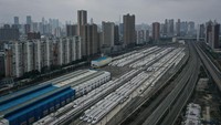 Selain itu aktivitas kereta cepat di Wuhan China terpaksa dihentikan karena tidak ada aktivitas warga yang boleh berkeliaran di luar rumah. Menurut peneliti, wabah COVID-19 memberikan dampak memperpanjang nafas bumi yang selama ini disiksa oleh limbah dan polusi. Getty Images.