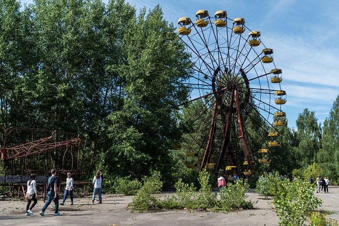 Pripyat, sebuah kota yang berada di sebelah utara Ukraina, jadi salah satu wilayah yang terdampak radiasi nuklir pada bencana Chernobyl pada tahun 1986 silam. Kebocoran reaktor 4 di pembangkit listrik tenaga nuklir tersebut meracuni udara dengan serbuk radioaktif yang mematikan. Tak seorangpun warga yang menduga bahwa kebocoran tersebut merupakan kecelakaan nuklir terburuk sepanjang masa. Brendan Hoffman/Getty Images.