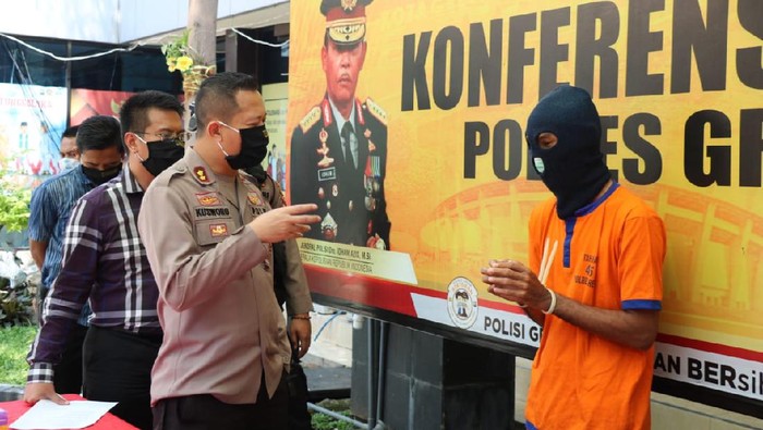 Jaffar (39) warga Sampang, Madura tidak menyesal telah membunuh Muhammad Mulla (34) yang telah menghamili istrinya. Padahal ia terancam dihukum seumur hidup.