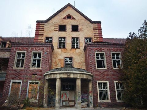 Meski sempat dilaporkan sebagai salah satu rumah sakit mewah di masanya, kondisi rumah sakit itu kini tampak memprihatinkan usai ditutup pada tahun 1994 silam. Kondisi bangunan yang tak terawat memberikan kesan angker pada rumah sakit tersebut. Istimewa/Dok. Atlas Obscura/Thomas Geersing.