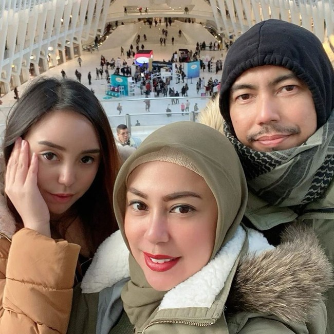 Salmafina Khairunnisa atau Salmafina Sunan adalah pasangan dari Heidy Sunan dan Sunan Kalijaga. Di Indonesia, Sunan Kalijaga dikenal sebagai pengacara kondang langganan para artis. Foto: instagram @salmafinasunan