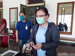 Karyawannya Kena Corona, Pabrik di Boyolali Ini Tetap Bikin Masker-APD