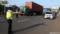 Pemeriksaan meliputi kapasitas kursi kendaraan yang digunakan dengan aturan 50 persen dari total kursi yang tersedia.