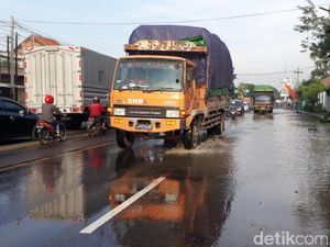 Sempat Lumpuh Terendam Banjir, Jalur Pantura Pasuruan Bisa Dilintasi Kembali