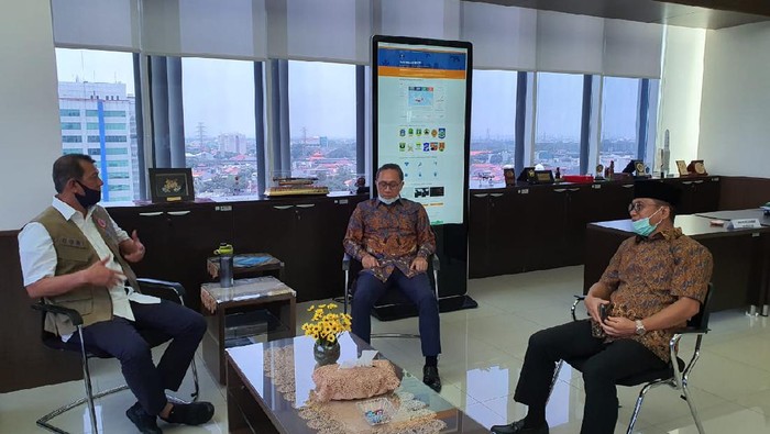 Yandri Susanto saat bertemu Ketua Gugus Tugas Doni Munardo bersama Zulkifli Hasan