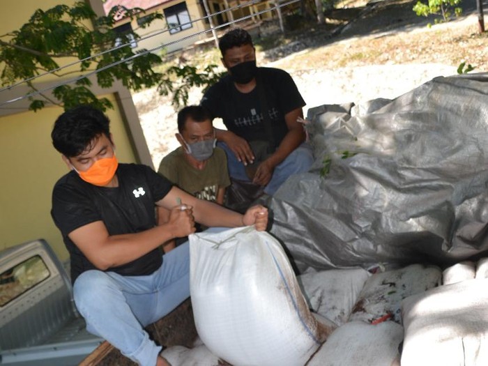 Penyelundupan miras Cap Tikus ke Gorontalo.