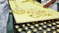  Sejak tahun 1837, kue tradisional Portugal ini tidak berhenti diproduksi. Hanya ada tiga chef yang tahu resep rahasia Pasteis de Belem. Foto: Istimewa