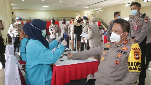 Polda Sulsel gelar donor darah untuk membantu ketersediaan stok darah PMI (dok. Humas Polda Sulsel)
