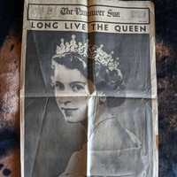 Enam puluh tujuh tahun lalu, Elizabeth resmi ditetapkan sebagai Ratu Inggris. Ini suratkabar yang mengumumkan penetapannya pada 1953, ketika Sang Ratu mendapat gelar Ratu Elizabeth II. Foto: Reddit/Bored Panda