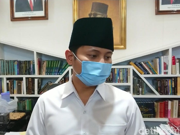 Bupati Trenggalek meminta warganya yang berada di perantauan tidak mudik selama pandemi Corona. Imbauan itu dikeluarkan untuk meminimalisir penyebaran COVID-19.