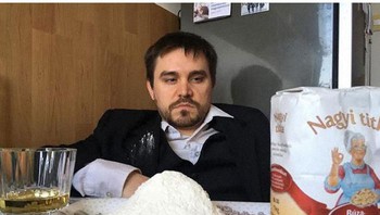 Selama pandemi ini diakui mereka memiliki banyak hal yang menarik untuk menyibukkan diri. Adegan film Scarface. (Foto: Boredpanda)