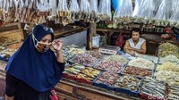 Aktifitas pasar masih terlihat seperti biasa walau Diberlakukan PSBB di Kota Tangerang Selatan.