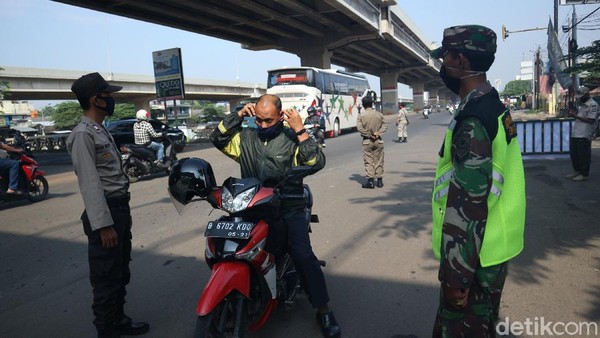 Melihat Lagi PSBB Hari Pertama di Jawa Barat