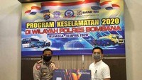 Bantuan tersebut ditujukan untuk pemenuhan kebutuhan pokok dan kebutuhan rumah tangga bagi pengemudi yang terganggu mata pencahariannya akibat terdampak COVID-19. Melalui rekening BRI yang dilengkapi dengan Kartu debit BRI tersebut, penerima bantuan dapat menggunakan seluruh e-channel Bank BRI dan merchant kerja sama Bank BRI di seluruh Indonesia.