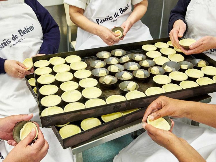 Melihat Proses Pembuatan Egg Tart Berusia 183 Tahun di Portugal