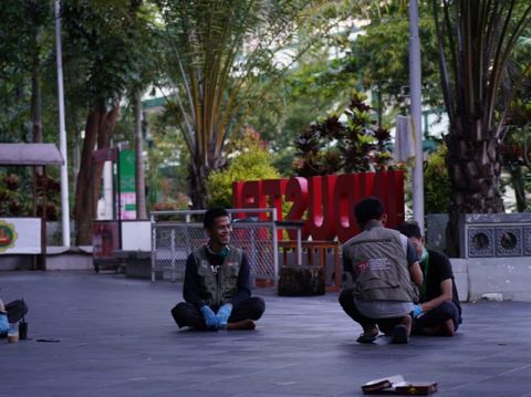 Relawan covid 19 Sulsel Jaga Stamina dengan Ngopi