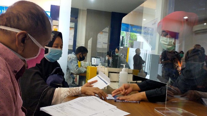 Bank Mandiri menunjukan komitmennya dalam memberikan asuransi jiwa kepada 35.000 tenaga medis yang menangani COVID-19 dengan uang pertanggungan hingga Rp 1 triliun.