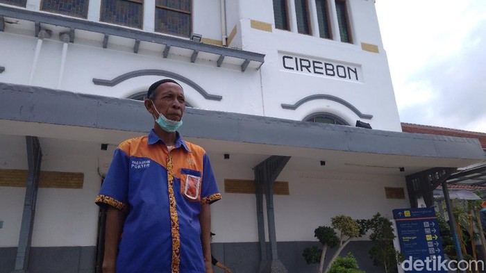 Portir di Stasiun Cirebon