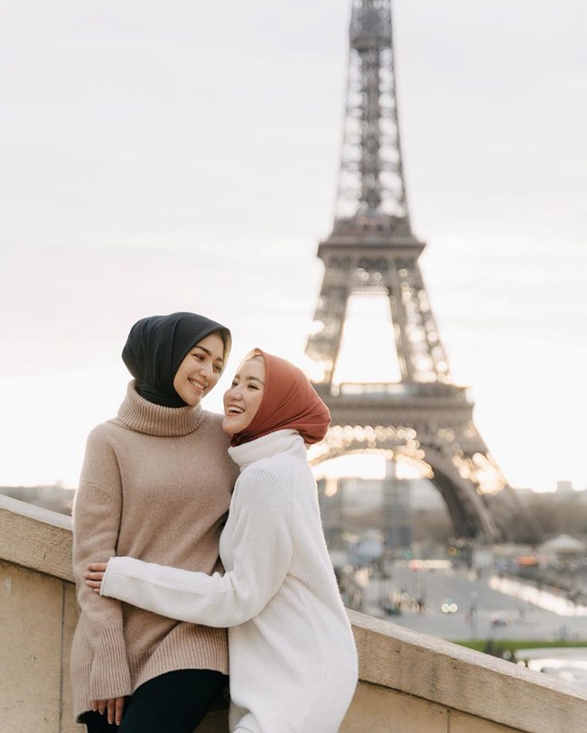 Pemain sinetron Tukang Bubur Naik Haji, Citra Kirana mengumumkan kehamilan pertamanya pada 29 Februari 2020 di akun Instagramnya @citraciki. Selang beberapa hari kemudian, kakaknya Erica Putri juga membagikan kabar bahagia kehamilan pertamanya. Foto: instagram @ericaputrii