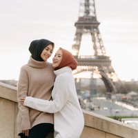 Pemain sinetron Tukang Bubur Naik Haji, Citra Kirana mengumumkan kehamilan pertamanya pada 29 Februari 2020 di akun Instagramnya @citraciki. Selang beberapa hari kemudian, kakaknya Erica Putri juga membagikan kabar bahagia kehamilan pertamanya. Foto: instagram @ericaputrii