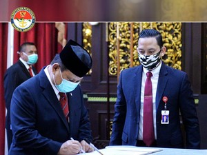 Prabowo Lantik Rektor Unhan Pakai Protap Pencegahan Corona
