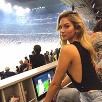 Inggris, Anna Modler, Pacar Eric DierPara WAGs Inggris dilaporkan menginap di kapal pesiar senilai £1 miliar atau Rp 18 triliunan. Salah satu WAG yang hadir di sana adalah Anna Modler, pacar dari Eric Dier. Anna sebelumnya diketahui pernah mengencani Alexis Sanchez.Foto: (Instagram/annamodler)