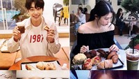 Memiliki tubuh yang ramping, tetapi Han So-hee memiliki porsi makan yang terbilang banyak lho. Buktinya saat menikmati roti ia memesan beberapa jenis roti pada nampannya. Foto: Instagram @xesoxee