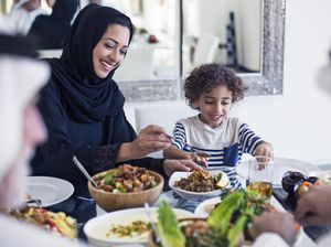 7 Santapan yang Sebaiknya Dihindari Saat Buka Puasa, Makanan Pedas Termasuk