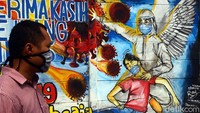Mural bertema perjuangan tim medis menangani pasien Corona menghiasi dinding di kawasan Limo, Kota Depok, Jawa Barat, Rabu (15/4/2020).