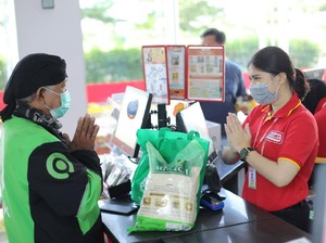 Wow! Gojek Bagikan 200.000 Sembako untuk Mitra Driver