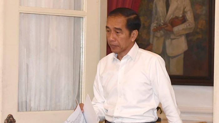 Presiden Jokowi dalam ratas program mitigasi dampak COVID-19 terhadap UMKM