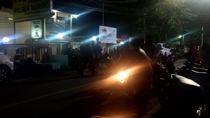 Remaja di Makassar menyerang 3 warga yang baru saja pulang dari masjid. Peristiwa terjadi tak jauh dari Polsek Mariso (dok. Istimewa)