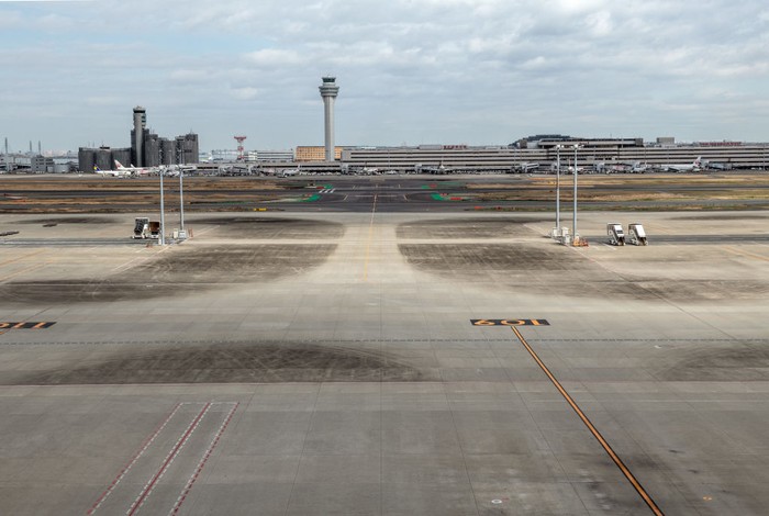 Imbas Corona, Bandara Tersibuk di Jepang Jadi Bandara 'Hantu' Bandar Udara Internasional Tokyo atau yang populer sebagai Bandara Haneda merupakan bandara tersibuk di Jepang. Sejak Corona merebak, lokasi ini seperti bandara hantu.