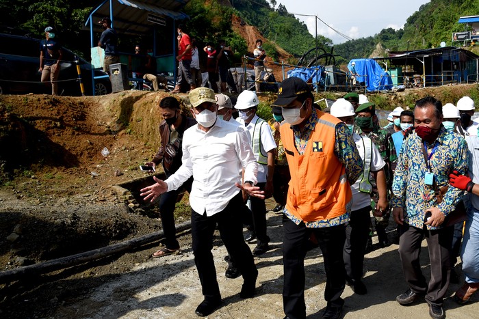 Gubernur Sumut Edy Rahmayadi meninjau lokasi banjir bandang di Sibiru-biru (dok. Istimewa)