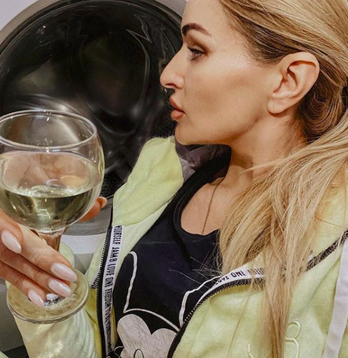 pose halu naik pesawat