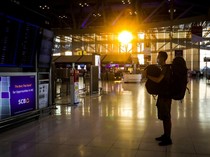 Turis Unggah Keseharian Terjebak di Bandara, Tinggal 10 Hari