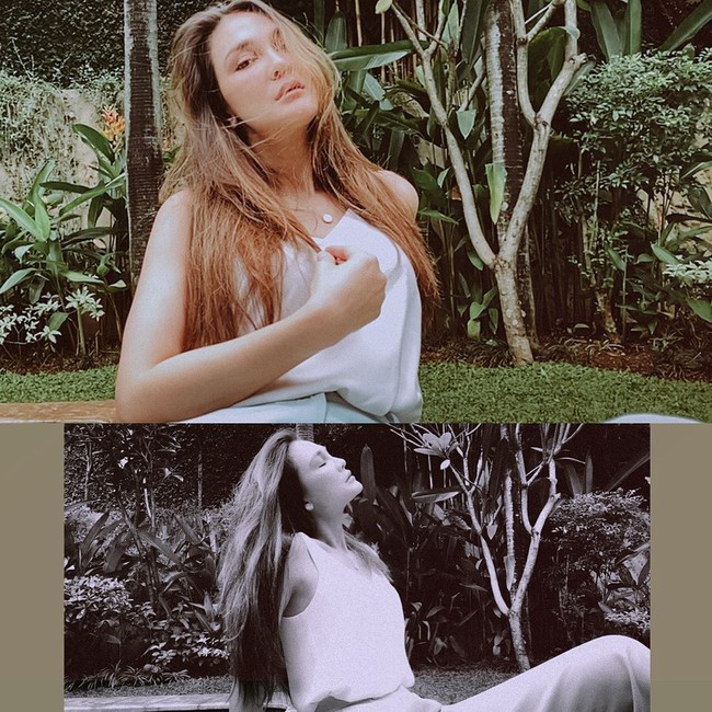 Untuk pemotretan virtual tersebut, Luna tampil kasual dalam balutan tank-top putih dan jeans. Rambut panjangnya dibiarkan tergerai bebas. (Foto: Instagram/@aldosinarta)