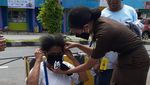 Kejati Papua Barat Bersinergi Bagikan Masker