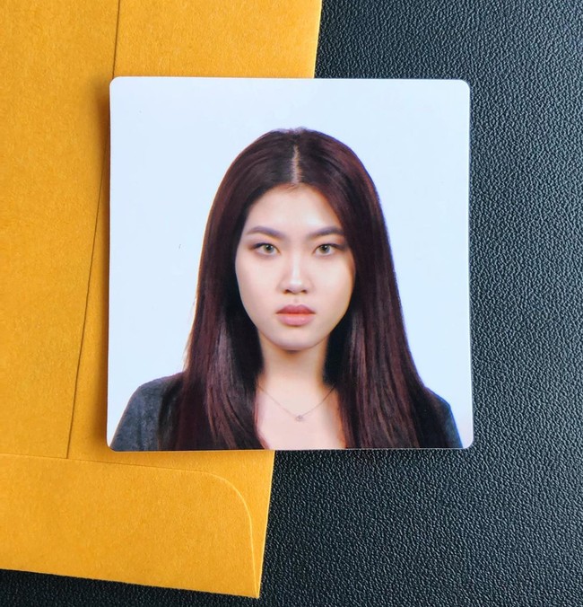 Sebelum mewarnai rambut, Allissa pun tampak punya fitur wajah yang serupa dengan Rose. Setelah jadi pirang, mereka semakin mirip. Foto: Instagram @allissashin