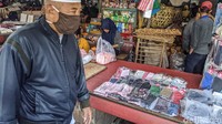 Pedagang masker kain marak sebagai dampak pandemi COVID-19 dan kewajiban bermasker selama masa PSBB. Tangsel akan memasuki masa PSBB pada Sabtu (18/4/2020) mendatang.