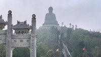 Pulau Lantau adalah rumah bagi tiga tempat tersibuk, yakni Hong Kong Disneyland hingga Tian Tan Buddha atau patung raksasa di atas bukit (Foto: iStock)