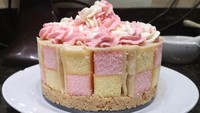 Tekstur lembut kue ini membuat banyak orang suka. Tak hanya di Inggris, Battenberg juga populer di banyak tempat. Proses pembuatan yang mudah dan rasanya enak menjadikan orang memilih untuk membuat sendiri di rumah. Foto: instagram