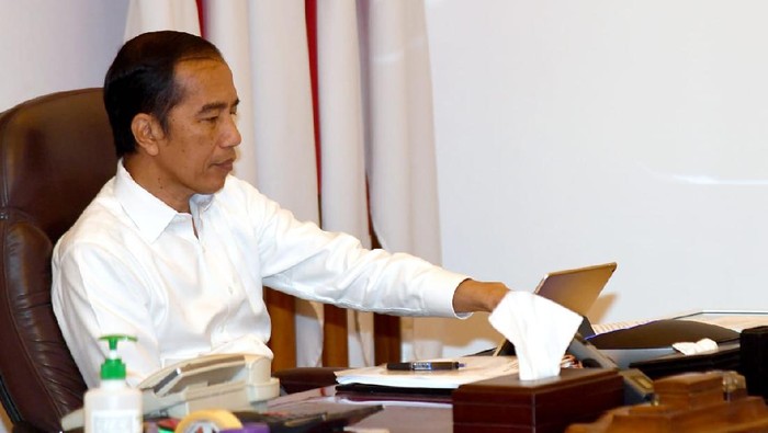 Presiden Jokowi dalam ratas program mitigasi dampak COVID-19 terhadap UMKM