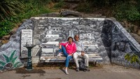 Setelah meninjau banding, Guiness World Records menyetujuinya. Pihaknya akan menilai dengan adil, bentuk jalan yang berbeda, apakah itu lurus atau melengkung. Sepasang traveler menikmati hari di Jalan Baldwin (Foto: iStock)