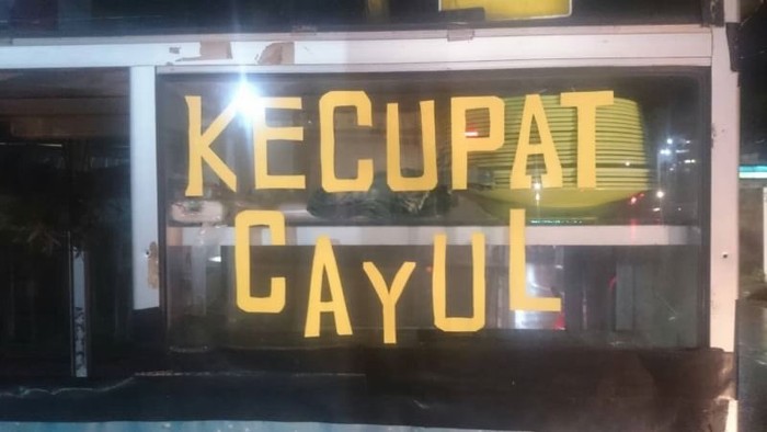 Gerobak makanan dengan nama sok imut Gerobak makanan dengan nama sok imut